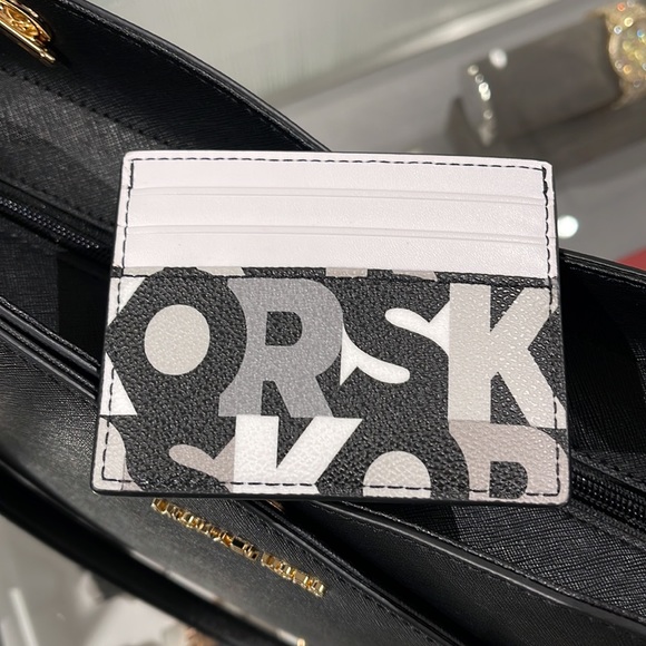 MICHAEL KORS MENS
Cooper Graphic Logo Tall Card Case
36S3LCOD2U
Black Multi NWT - Picture 16 of 16